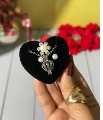 A Pearl from the Depths of the Ocean     A Captivating Pendant